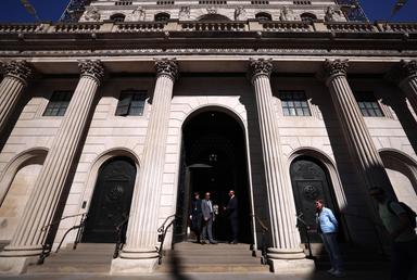 La Bank of England lascia i tassi invariati al 3,75%
