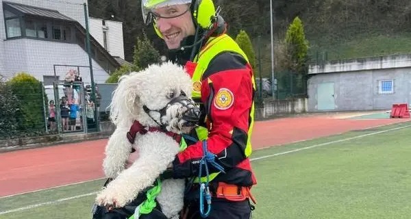 Bloccata sul Macaion sotto la neve, coppia con cane soccorsa con l’elicottero