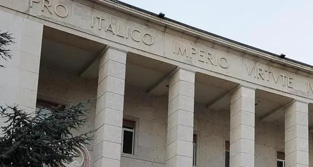Farmacista non vaccinata e sospesa dall’Asl: ottiene 150 mila euro di risarcimento