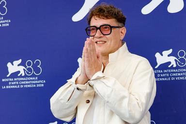 Il regista russo di 'Dau', 'auguro all'Ucraina di vincere questa guerra'