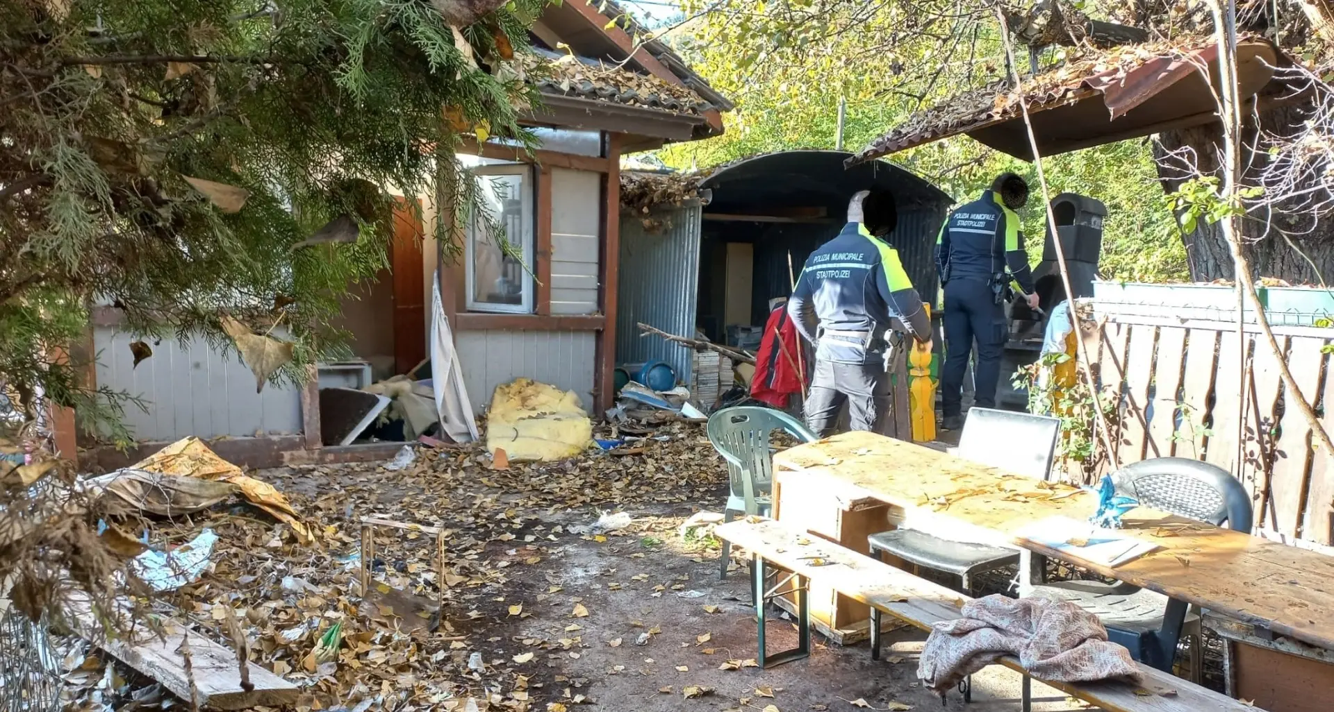 Sgomberato e demolito un insediamento abusivo a Bolzano sud