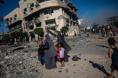 Nella Striscia di Gaza tornano gli alveari, sfida tra le rovine