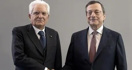 Mattarella convoca Mario Draghi al Quirinale. M5S: “Non lo voteremo, il governo sia politico”