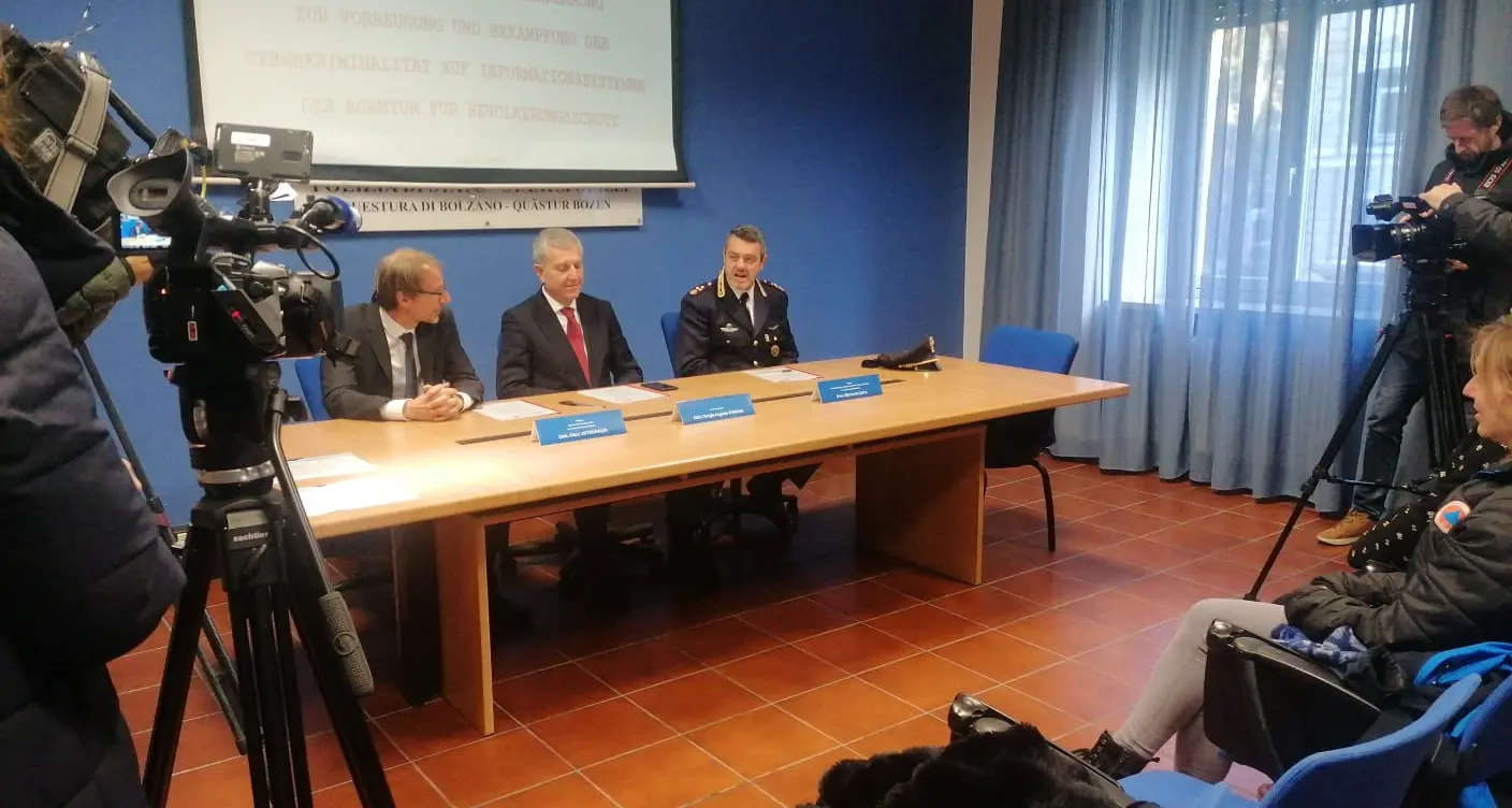 Lotta ai crimini informatici, rinnovato il protocollo fra polizia e Provincia di Bolzano