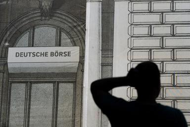 Borsa: l'Europa conclude incerta, Francoforte -0,2%