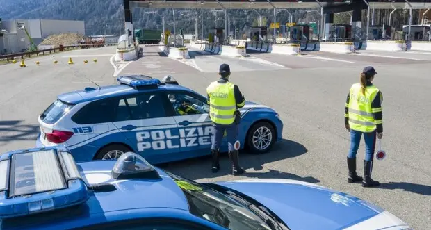 Sequestrati quasi 7 chili di hashish, due arresti al casello di Bolzano sud