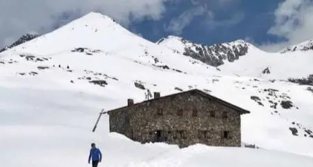 «Nei rifugi ostriche al posto dei canederli, non è montagna». E l’estate parte con la neve