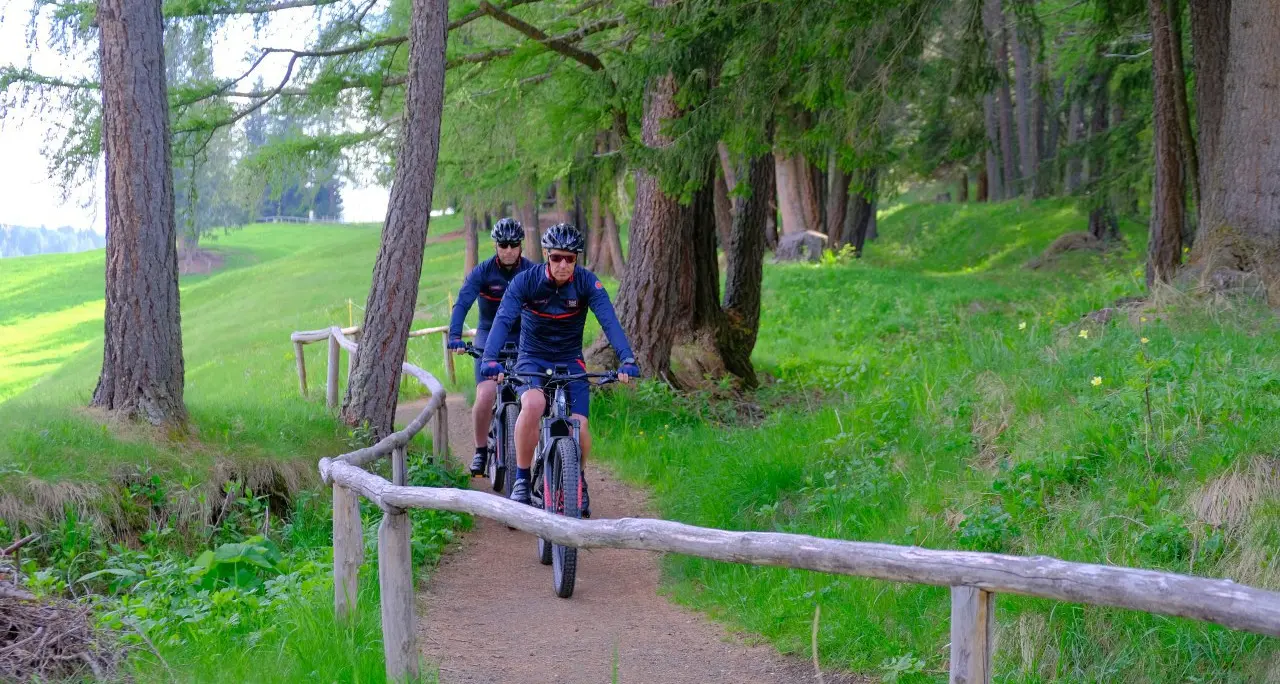 Val Gardena, carabinieri con l’ebike per controllare i sentieri di montagna