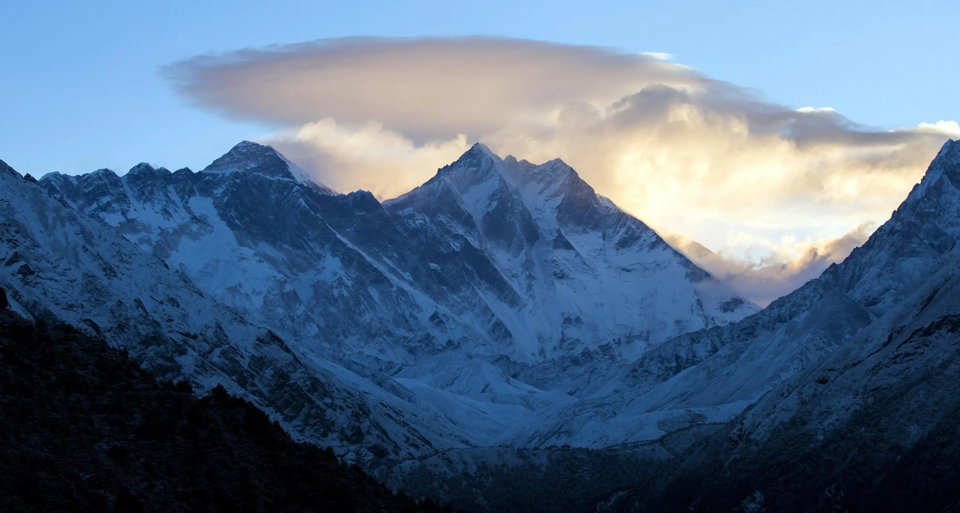 Nepal: 500 alpinisti sulla vetta dell'Everest nel 2023
