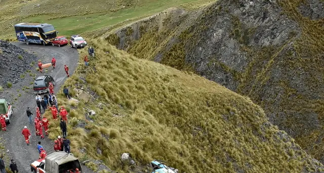 Bolivia: bus in burrone nel sudest, almeno 24 morti