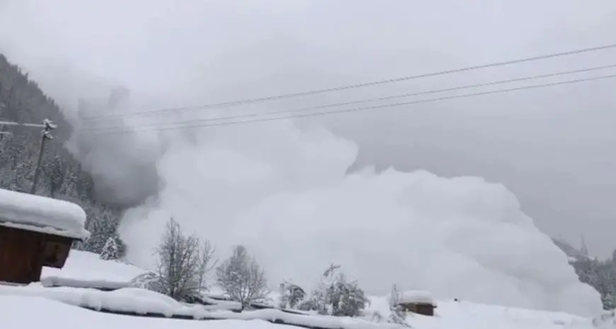 Grossa valanga cade in val Sarentino davanti agli occhi del sindaco