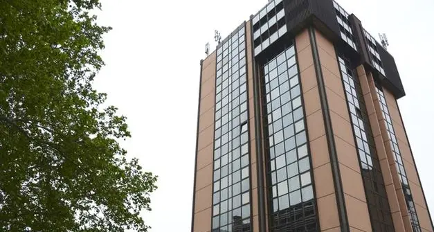 Bessone istituisce un servizio di vigilanza al palazzo Plaza: «Nei parcheggi i senzatetto mettono a disagio le dipendenti»