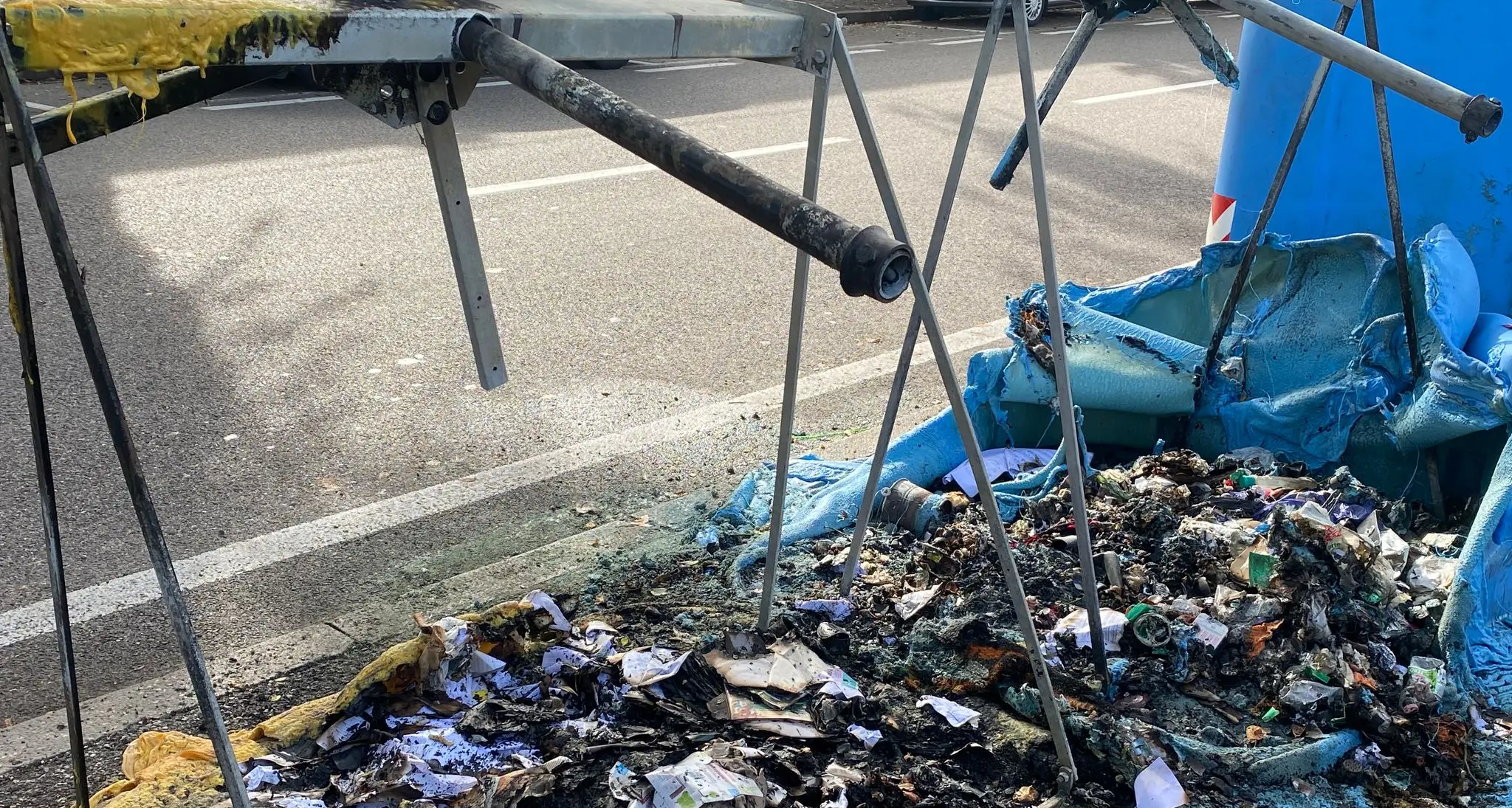 Galateo: “Cassonetti incendiati da baby-gang ad Halloween, multare le famiglie”