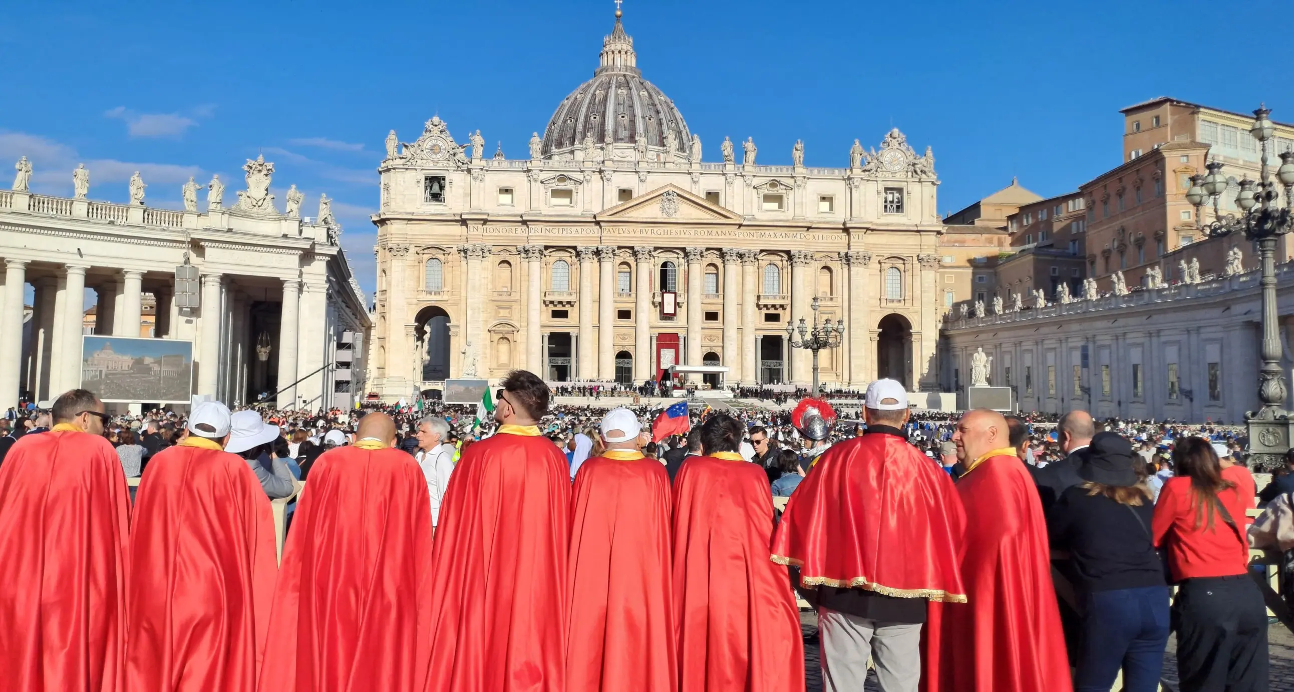 Papa: già 10mila persone a San Pietro per insediamento
