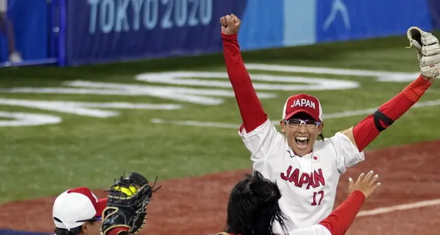 Tokyo: medaglia d'oro morsa da un sindaco, sarà sostituita