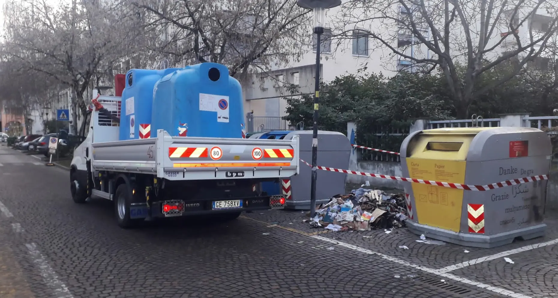 Bolzano, sei cassonetti dei rifiuti bruciati e danneggiati a Capodanno: danni per 4mila euro
