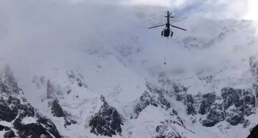 Nepal, neve troppo compatta: sospese le ricerche degli alpinisti dispersi
