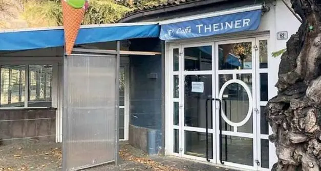Bar Theiner, per riaprirlo bisogna “riclassificarlo”