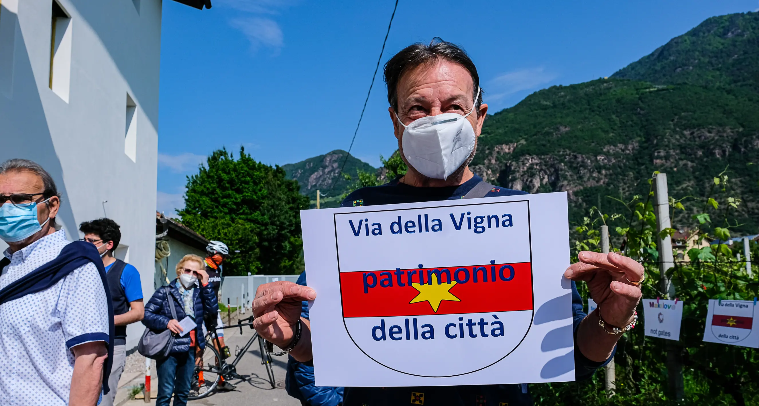 In 100 per dire no al cancello in via della Vigna