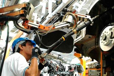Intesa tra Francia e Germania sul futuro dell'automotive europeo