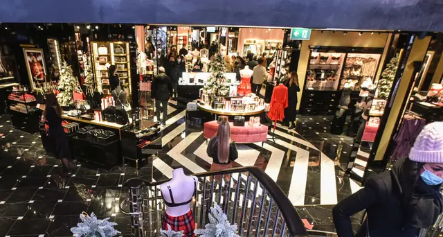 Confcommercio: consumi di nuovo giù a novembre -16%