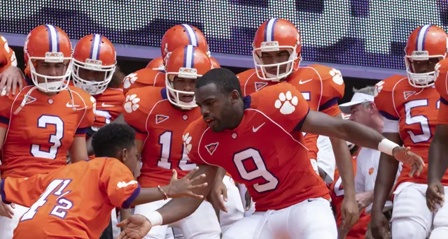 Safety, storia vera di fratellanza, football e riscatto