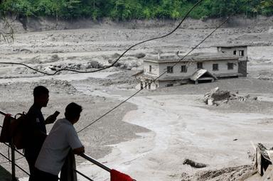 Polizia Nepal, 'recuperati 157 corpi dalle zone colpite dall'alluvione'