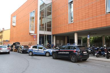 Tentata aggressione in un liceo a Ferrara, arrestato ragazzo