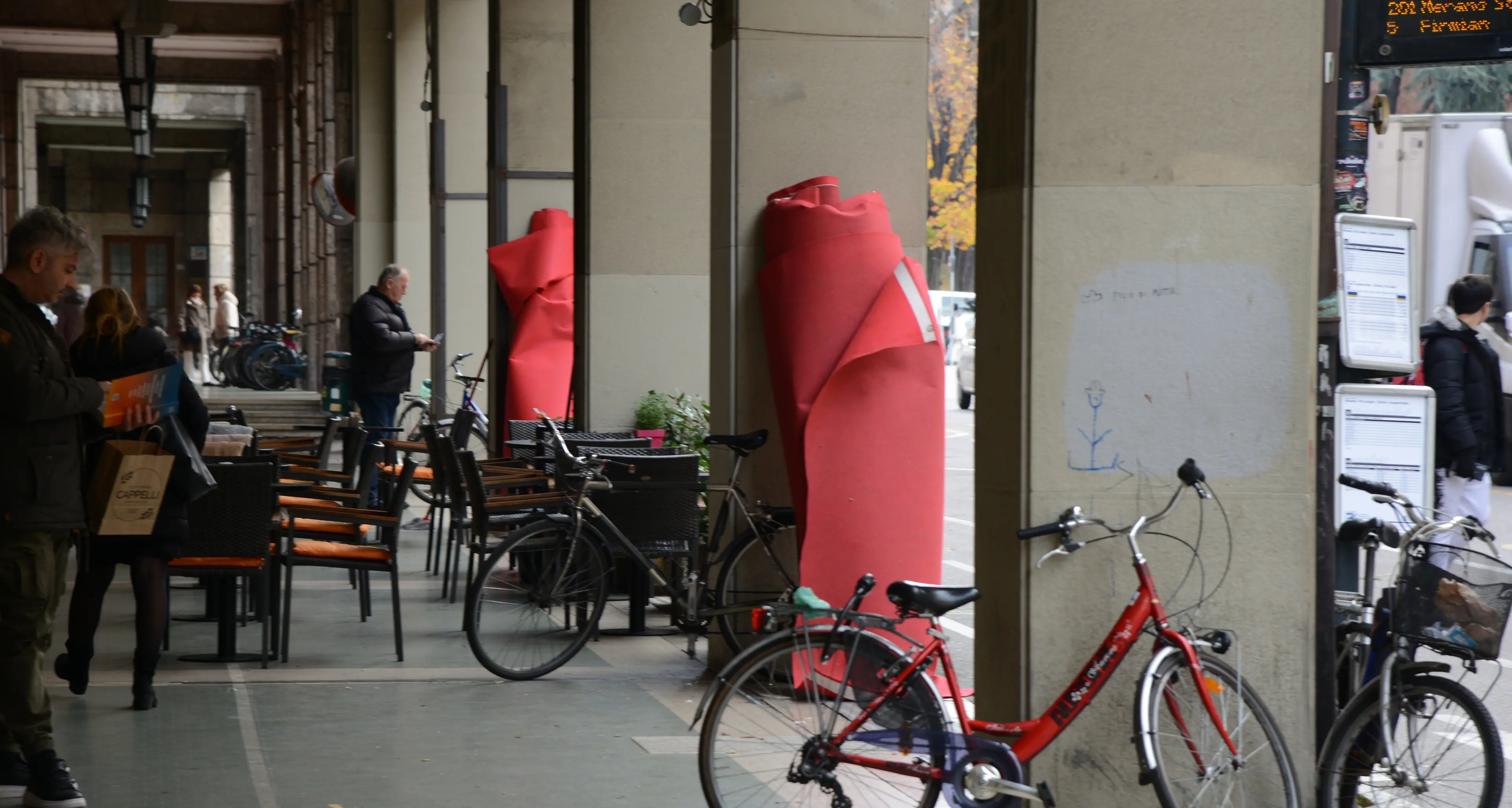 Corso Libertà, via i tappeti rossi: «Così è un Natale più triste»