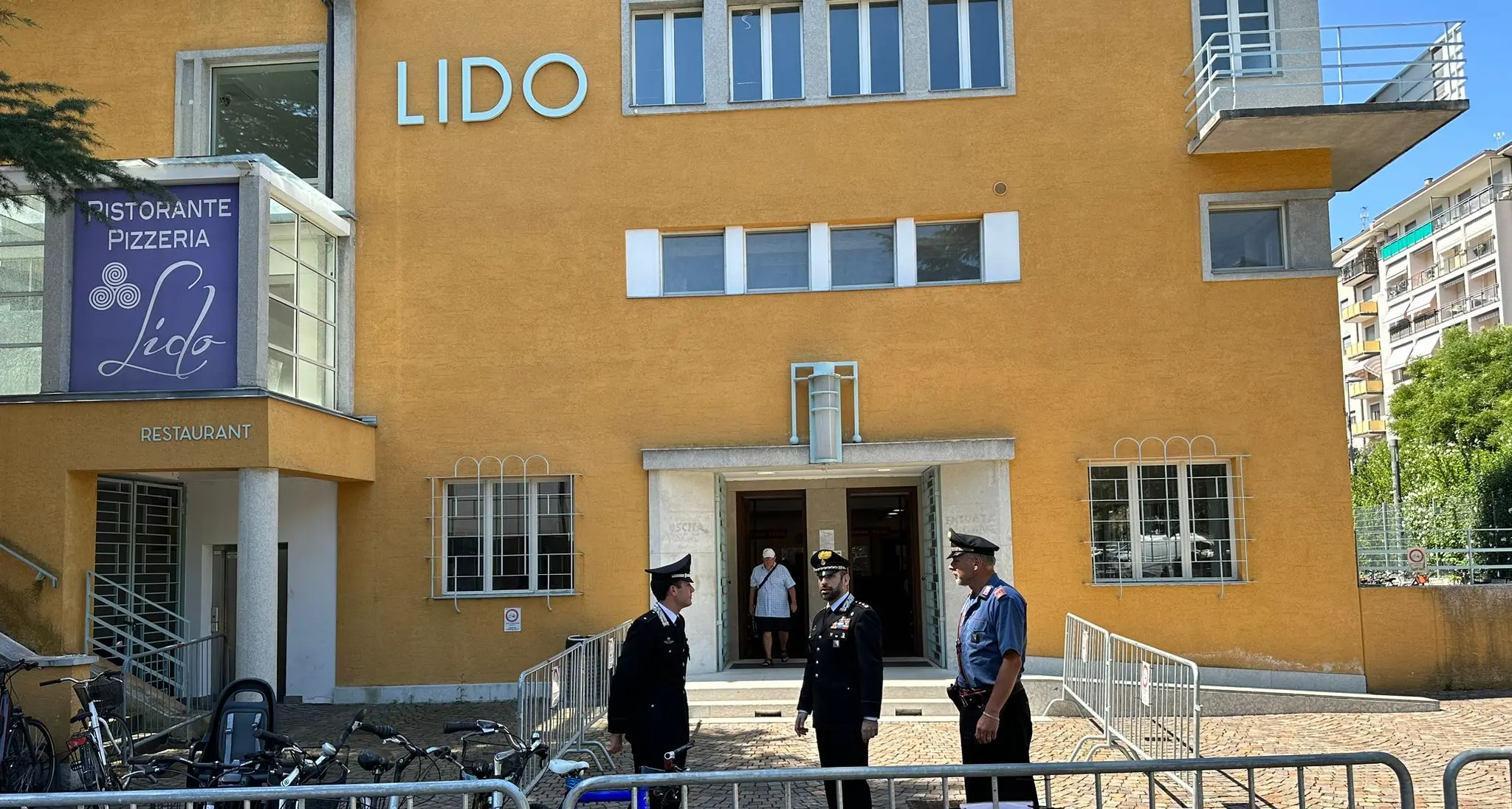 Spaccio al lido di Bolzano, i carabinieri arrestano un 30enne. Appostamenti anche in costume da bagno