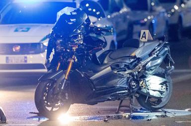 Lo scambia per un rivale e lo uccide investendolo