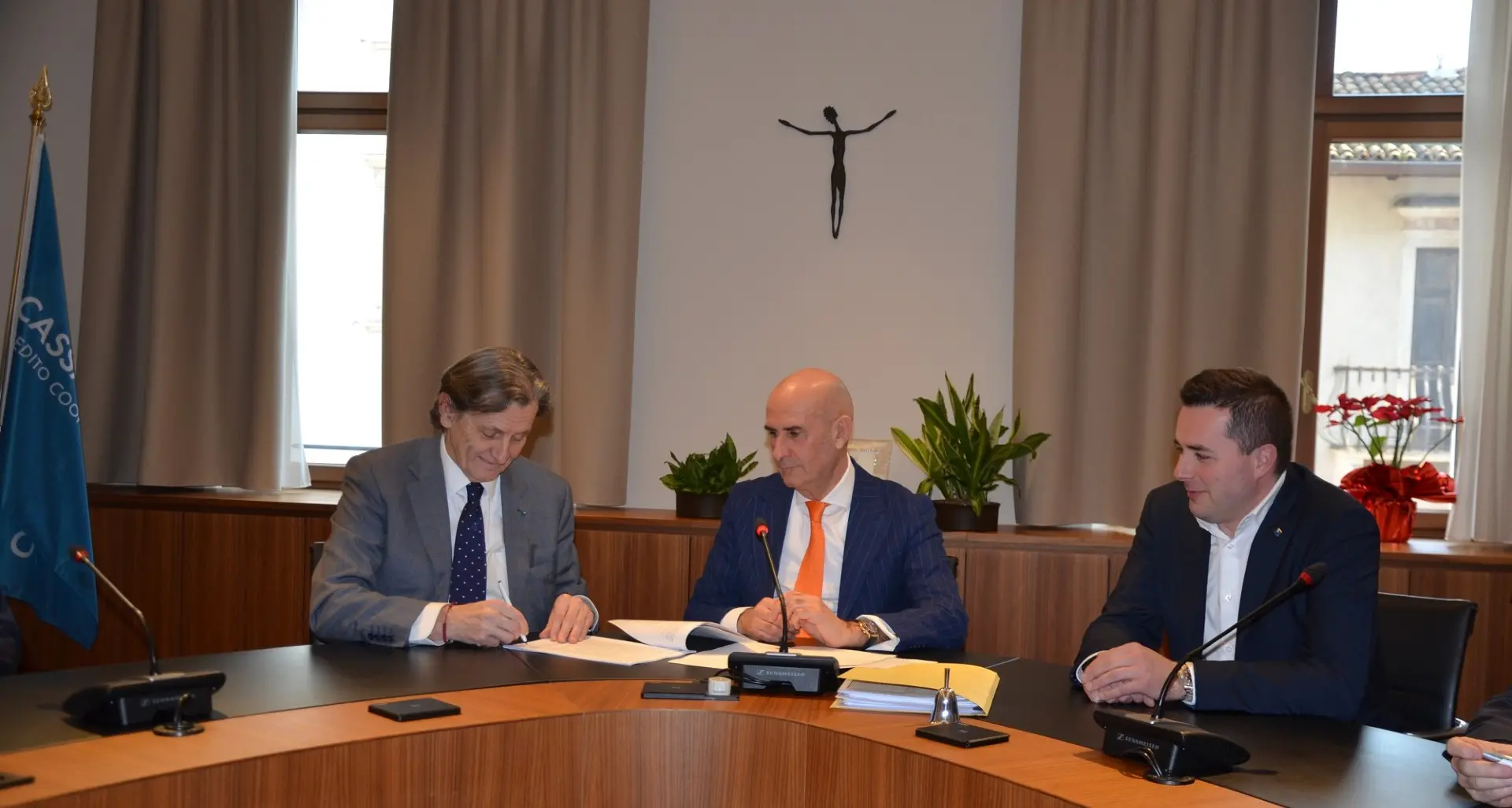 Firmata la fusione fra Cassa di Trento e Cassa Novella e Alta Anaunia: nasce così la “Banca per il Trentino A.Adige - Bank für Trentino-Südtirol”