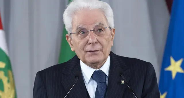 Moro: Mattarella depone corona di fiori a via Caetani