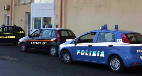 Bolzano, viveva nel deposito di merce rubata in un garage interrato