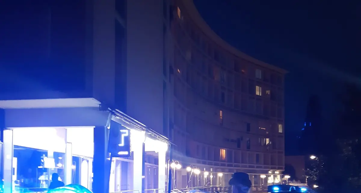 Merano, latitante cerca di fuggire dal balcone: bloccato dai carabinieri nella notte