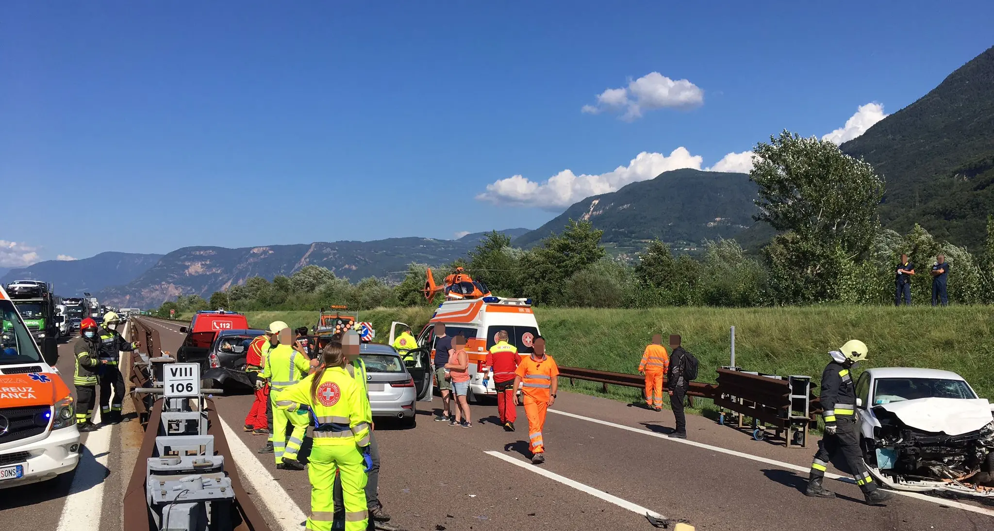 Tamponamento fra tre auto in A22: sette persone coinvolte. Corsia nord chiusa per un’ora tra Egna e San Michele