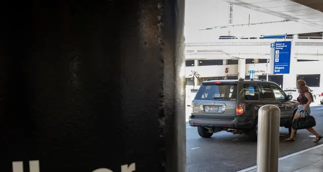 Uber: svolta in Gb, gli autisti diventano dipendenti