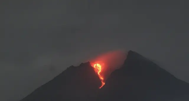 Indonesia: erutta vulcano, allarme tsunami in Giappone
