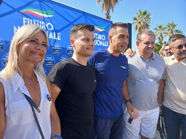 FnV lancia gadget 'identitari', anche pistola acqua e secchiello con paletta