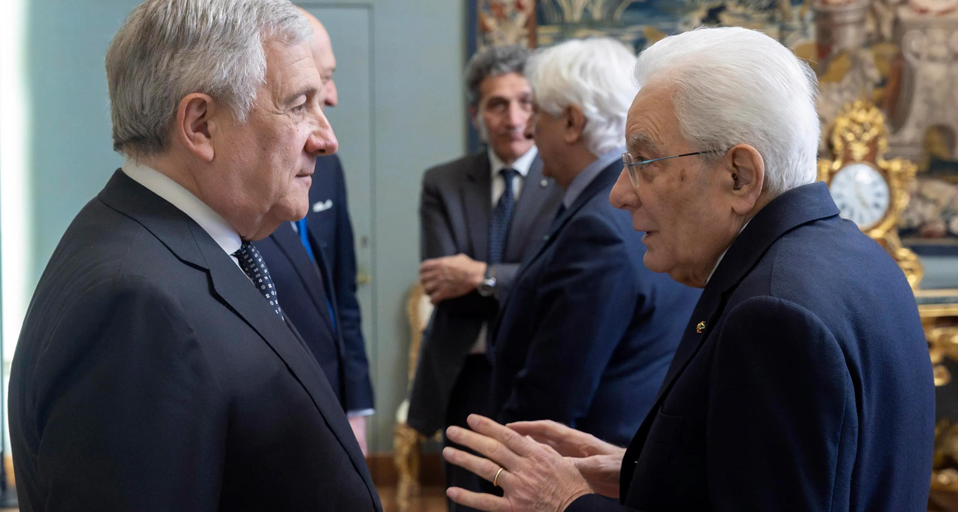 Iran: Tajani, strappare foto Mattarella è atto ostile contro l'Italia