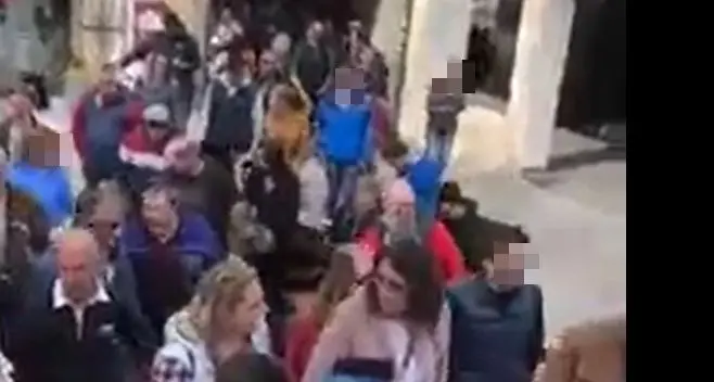 La sfida dei no mask: in 500 ieri a Brunico
