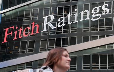 Fitch alza le stime sul Pil globale 2026, Italia da +0,6% a +1%