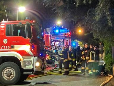 Esplosione in una officina a Roma, un morto