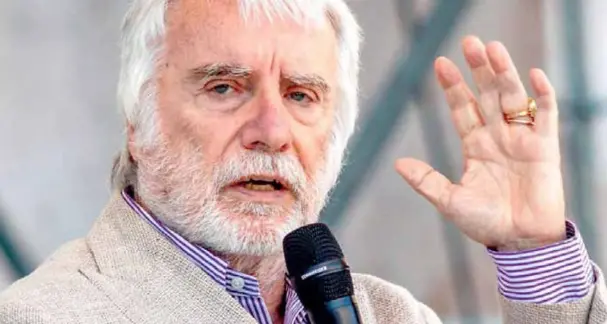 Paolo Crepet: «L’empatia distrutta dai telefonini»