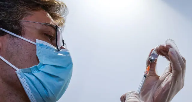 Ema: ok terza dose a immunodepressi