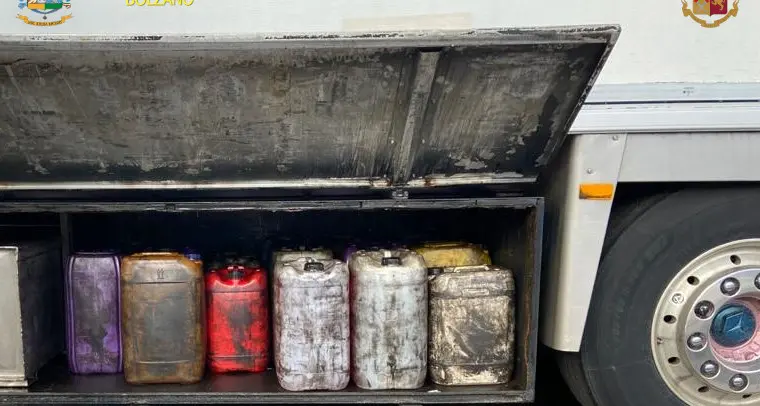 Traffici illeciti, Finanza e Polizia sequestrano 525 litri di gasolio importati
