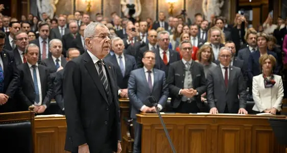Kompatscher al giuramento di Van der Bellen. E il 2 febbraio primo incontro con Meloni