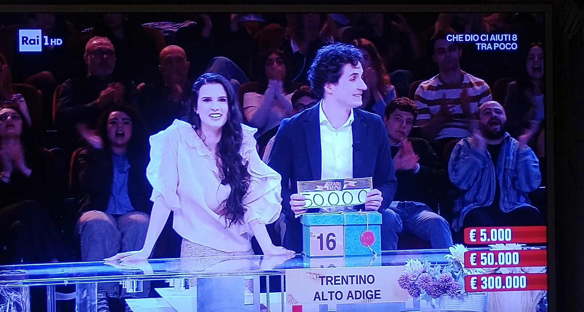 Affari Tuoi: Simon da Ortisei, insieme ad Anna vince solo 5.000 euro dopo averne rifiutati 50mila