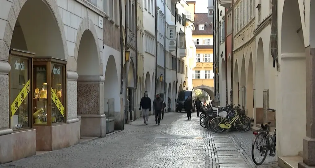 L’Asl di Bolzano si difende: “La zona rossa non ha niente a che vedere con la trasmissione dei dati a Roma”
