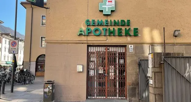 Bolzano, dopo oltre un anno di chiusura la farmacia di piazza Domenicani sarà data in gestione ai privati